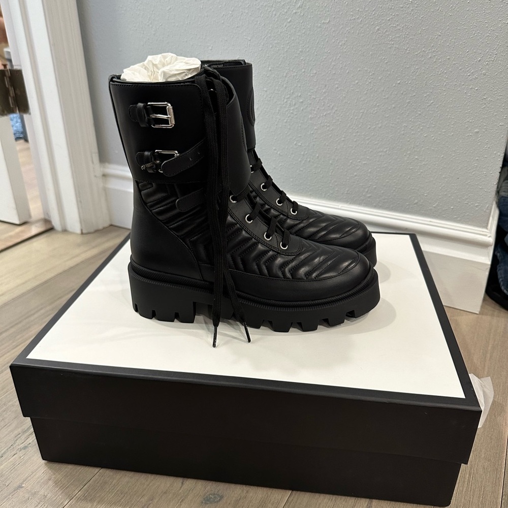 Brand new authentic logo combat boots